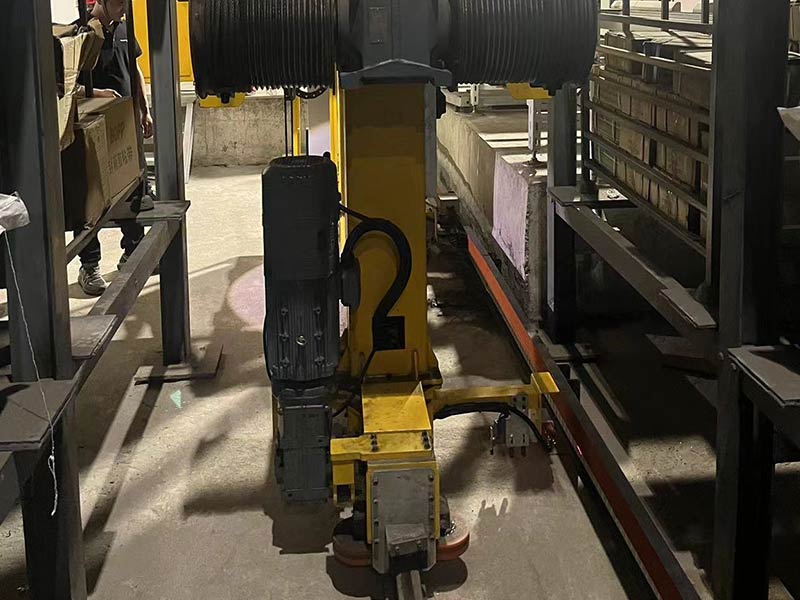 带电机堆垛机主动轮组